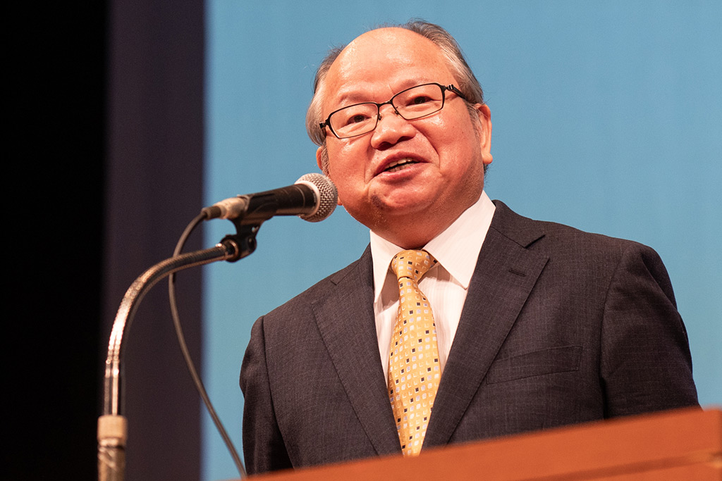 「地球さんご賞」の実行委員長を務める直木賞作家の安部龍太郎さん