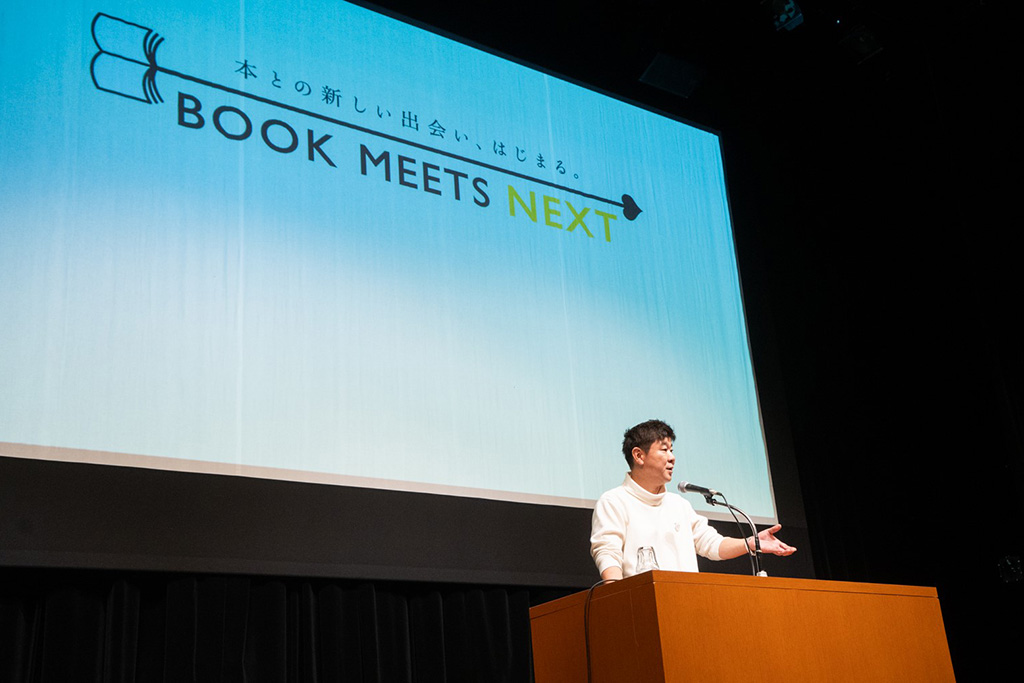 「秋の読書推進月間」オープニングイベントが2023年10月17日に紀伊國屋ホールで開催された。累計発行部数が1300万部を超えるミステリー作家の神永学さんの講演テーマは、「本嫌いだった私が小説家になった理由(わけ)」 「秋の読書推進月間」オープニングイベントが2023年10月17日に紀伊國屋ホールで開催された。累計発行部数が1300万部を超えるミステリー作家の神永学さんの講演テーマは、「本嫌いだった私が小説家になった理由(わけ)」