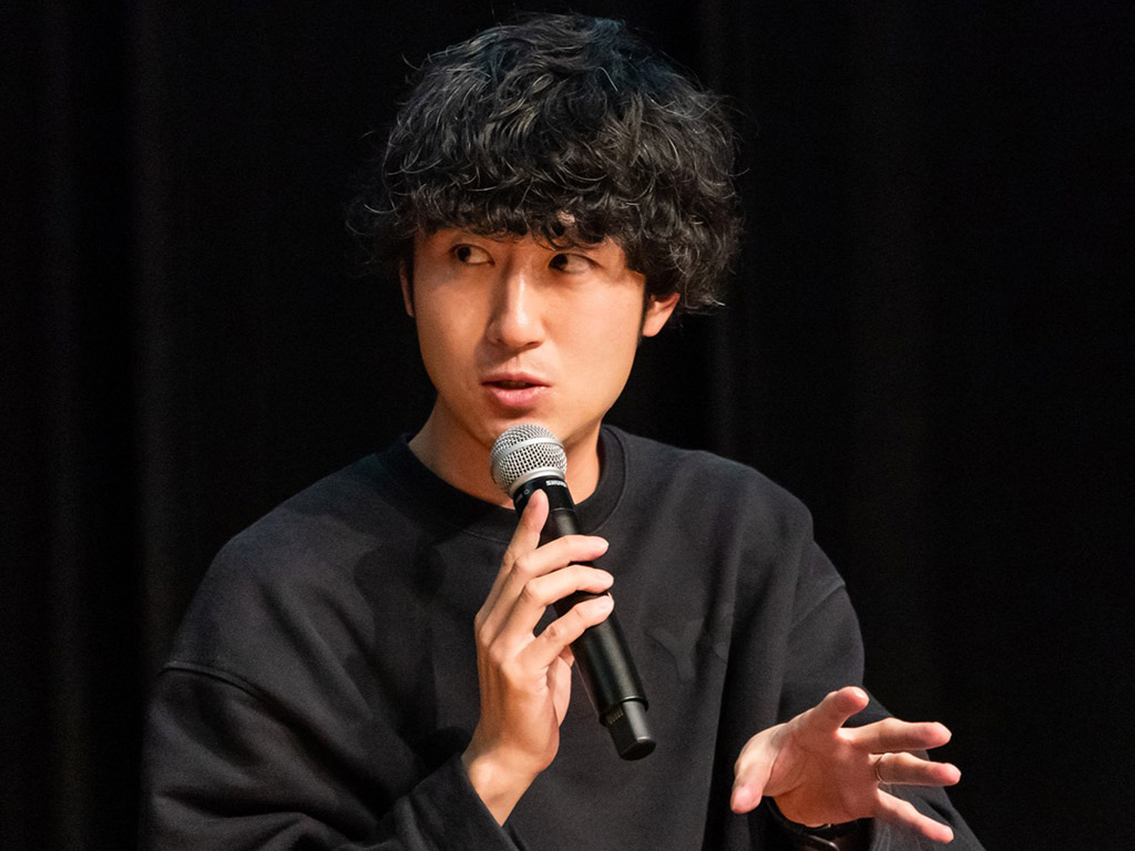 「100万人がぼんやりいる場所よりも、1万人が熱狂している場所のほうが価値があって、マネタイズしやすい」と語る屋代陽平さん