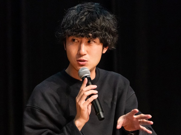 「100万人がぼんやりいる場所よりも、1万人が熱狂している場所のほうが価値があって、マネタイズしやすい」と語る屋代陽平さん 「100万人がぼんやりいる場所よりも、1万人が熱狂している場所のほうが価値があって、マネタイズしやすい」と語る屋代陽平さん