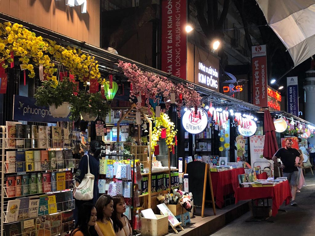 この通りにはカフェや古本屋もある（増田ユリヤさん提供）