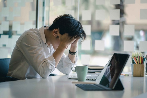 経営者は「割に合わない」仕事(Follow Focus/shutterstock.com)