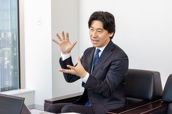 豊島晋作氏は「自分で理解していることしか伝えられない。このシンプルな事実は見過ごされがち」と指摘する(写真:小西範和)