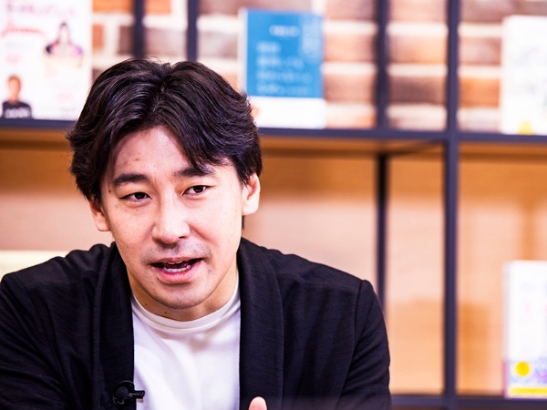 「視線」の大切さを語る豊島晋作氏(写真:竹井俊晴)