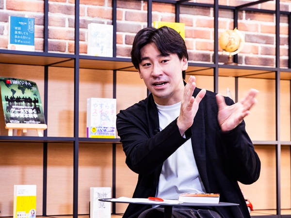 テレビ東京キャスターの豊島晋作氏(写真=竹井 俊晴)