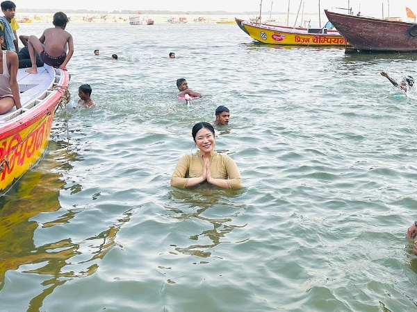 インドでの駐在経験で予想外の事態への耐性が高まった(ガンジス川で沐浴) インドでの駐在経験で予想外の事態への耐性が高まった(ガンジス川で沐浴)