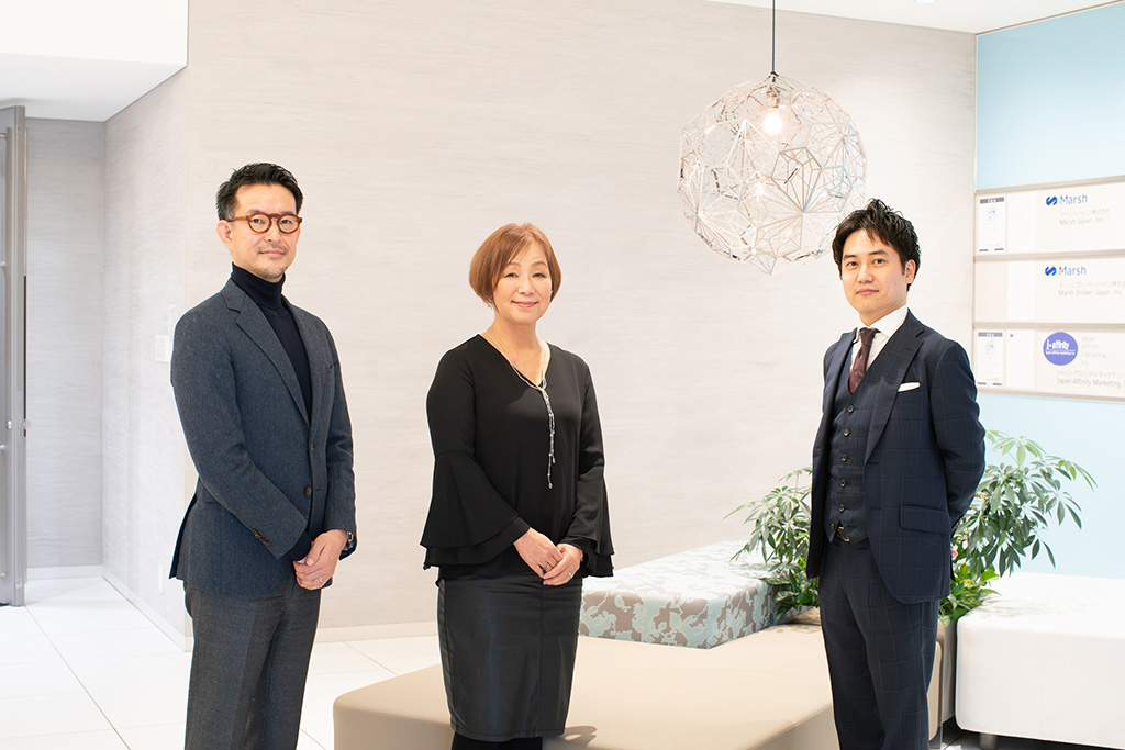 左から諸橋峰雄さん、ヘレラ純代さん、河本裕也さん