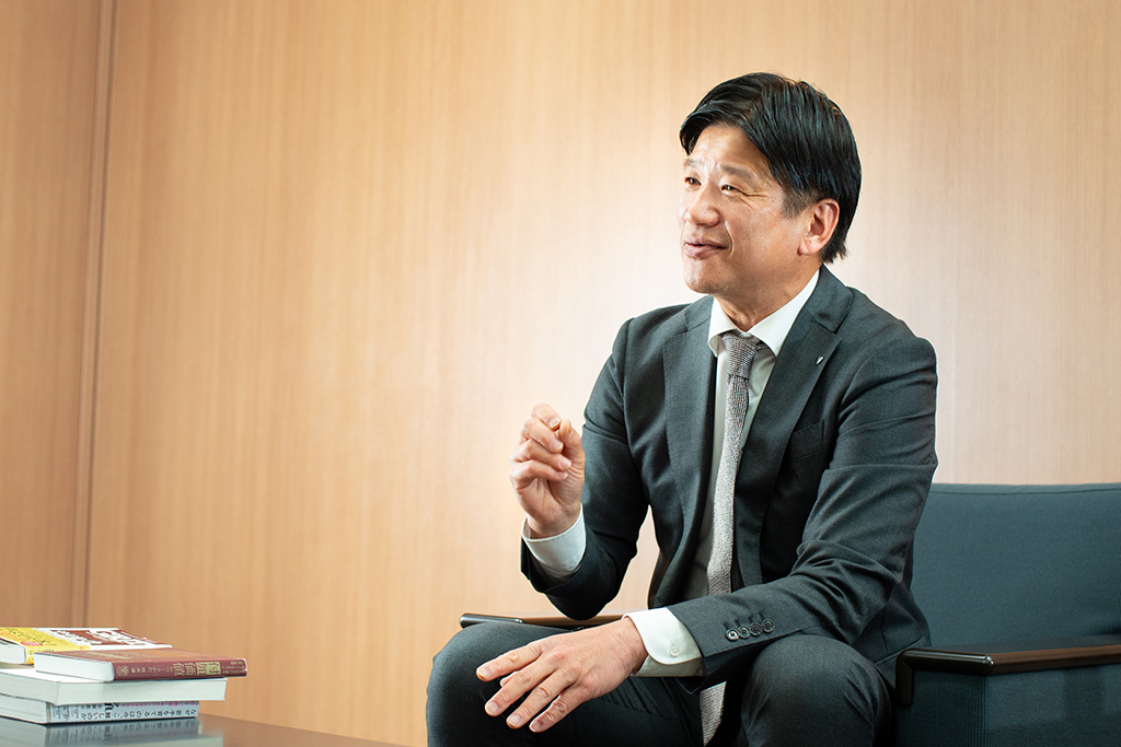「本で得た知識を読んだだけで終わらせず、実際に生かす仕組みづくりが大事です」と話す渡邊さん