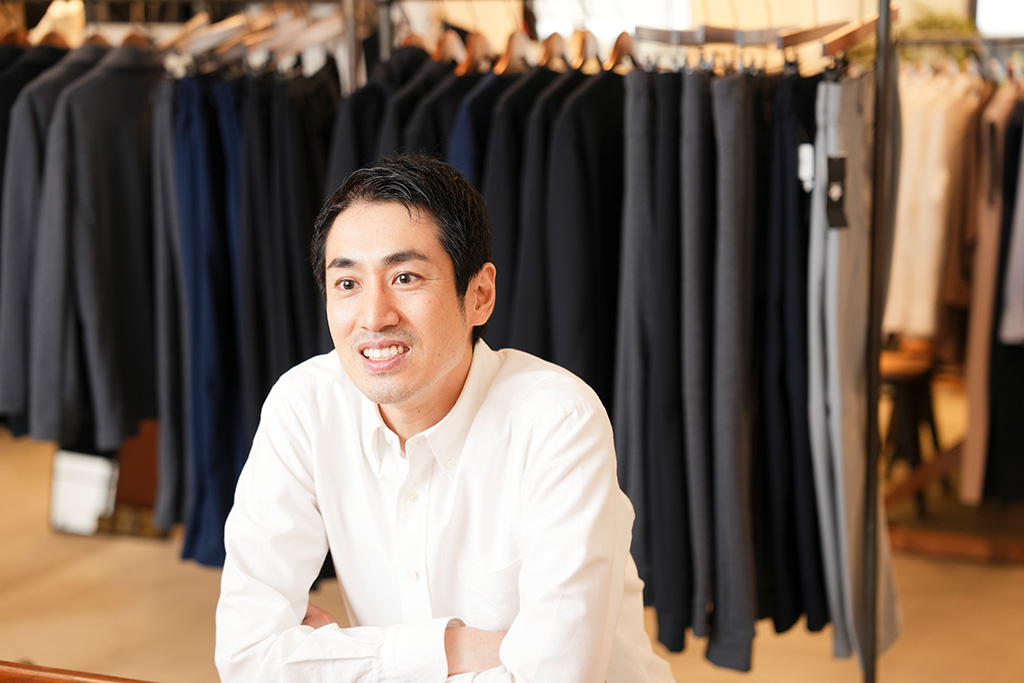 800軒の工場を回り、その中から厳選した約60軒の工場と取引しているという山田敏夫さん