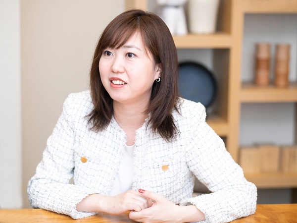 「『言われたことをやる』のではなく、『創造的に働ける』人材が必要です」と話す芳賀さん 「『言われたことをやる』のではなく、『創造的に働ける』人材が必要です」と話す芳賀さん