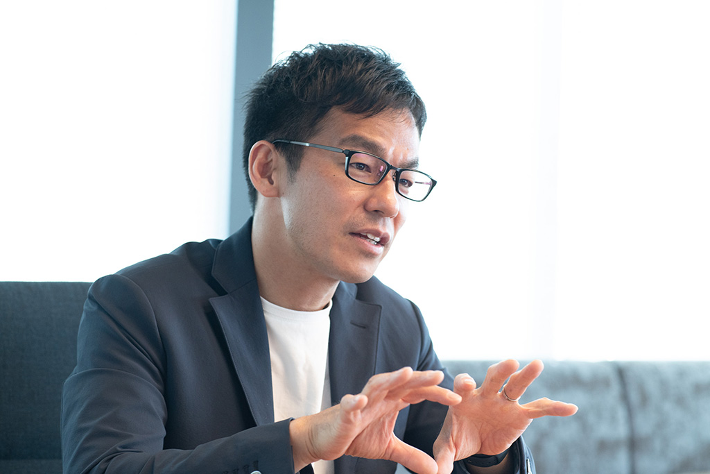 「本を読まないコンサルタントは一人前として認めない」と話す中村健太郎さん 「本を読まないコンサルタントは一人前として認めない」と話す中村健太郎さん