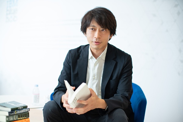 「IBMが研修で重視しているのは、『変わっていくスキル』と『変わらないスキル』」と話す新矢さん 「IBMが研修で重視しているのは、『変わっていくスキル』と『変わらないスキル』」と話す新矢さん