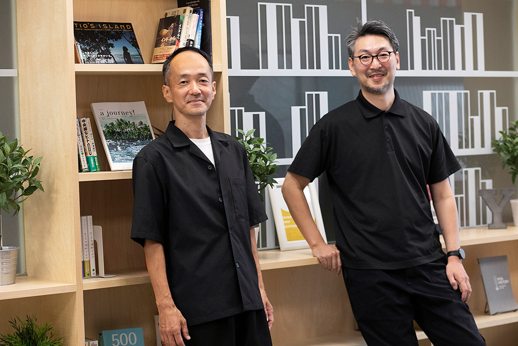 ヤフーの大林健司さん（左）とLINEの斉藤幹晴さん