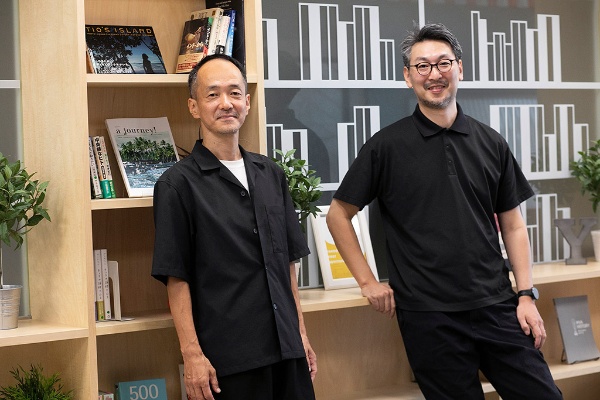 ヤフーの大林健司さん(左)とLINEの斉藤幹晴さん ヤフーの大林健司さん(左)とLINEの斉藤幹晴さん