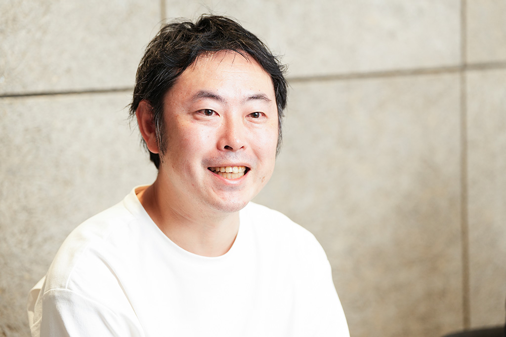 2024年4月からライブラリー担当になり、選書や司書のマネジメントなどを担当している前和宏さん