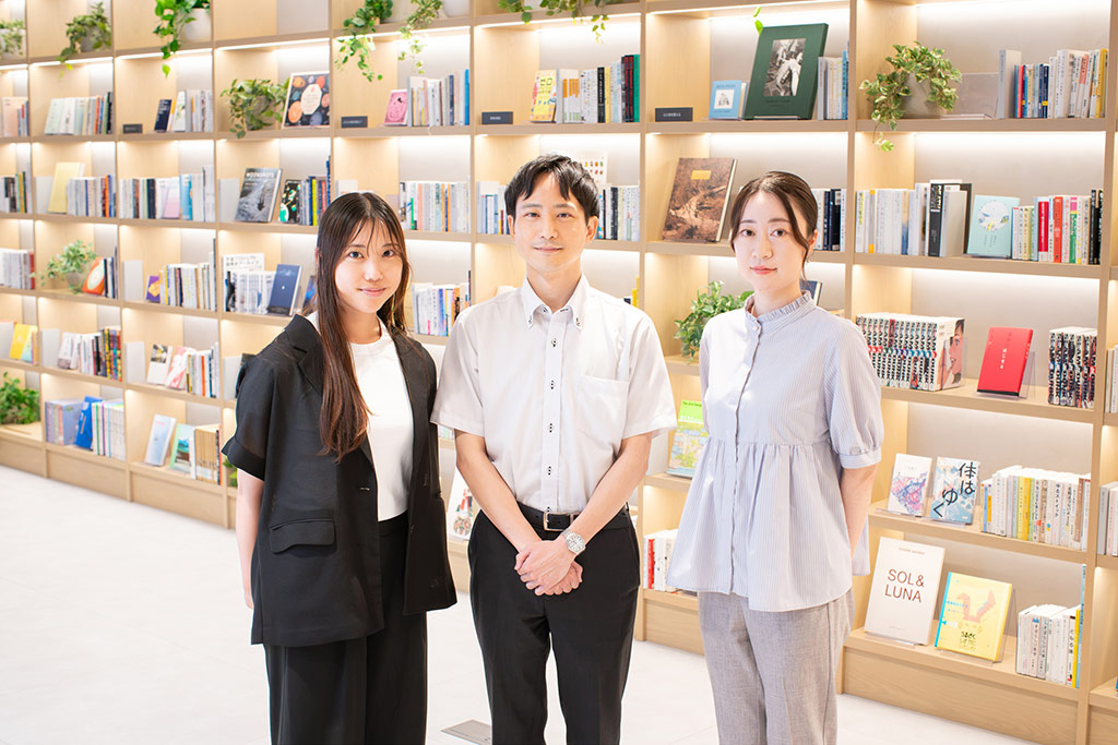 ライブラリーには合計で約1600冊の本が置かれている