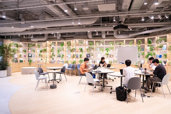 共創LOUNGEでは随時、ミーティングやイベントが開かれている 共創LOUNGEでは随時、ミーティングやイベントが開かれている