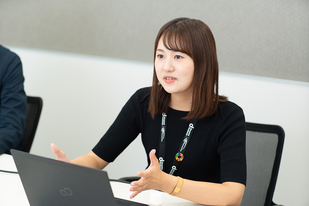 新入社員や若手社員の研修などを担当している栗澤さん 新入社員や若手社員の研修などを担当している栗澤さん