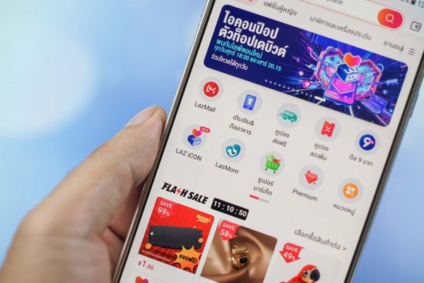 ネット通販大手、ラザダのスマートフォンのアプリ(写真:shutterstock)