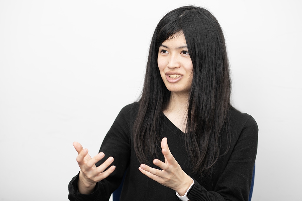 大塚あみさん 2024年3月に大学を卒業、IT企業にソフトウエアエンジニアとして就職。2023年10月28日から翌年2月4日まで、毎日プログラミング作品をXに投稿する「#100日チャレンジ」を実施。その成果を2024年1月に開催された電子情報通信学会・情報ネットワーク研究会、および電子情報通信学会・ネットワークソフトウェア研究会、2月にスペインで開催された国際学会Eurocast2024にて発表した。初の書籍『#100日チャレンジ 毎日連続100本アプリを作ったら人生が変わった』(日経BP)が話題に。