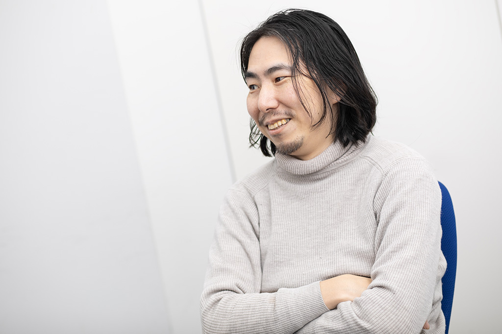 深津貴之さん　サービスデザイナー。ユーザーの行動設計や体験設計を主軸に、新規事業の企画やグロース、新技術の導入などの伴走を行う。2009年 株式会社Art&Mobile、2013年 クリエーティブファームTHE GUILDを設立。現在はnote株式会社や弁護士ドットコム株式会社のCXOを務めるほか、横須賀市のAI戦略アドバイザーなど、領域を超えた事業アドバイザリーを行う。執筆、講演などでも精力的に活動。近著は『ChatGPTを使い尽くす！　深津式プロンプト読本』（共著、日経BP）