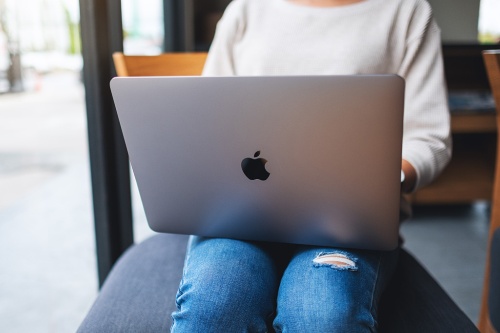 アップルは独自の「マッキントッシュ」にこだわった(写真:shutterstock) アップルは独自の「マッキントッシュ」にこだわった(写真:shutterstock)