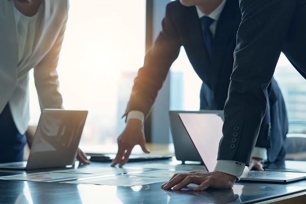 ポーターは競争環境を「5つの力」に分類する(写真:shutterstock) ポーターは競争環境を「5つの力」に分類する(写真:shutterstock)