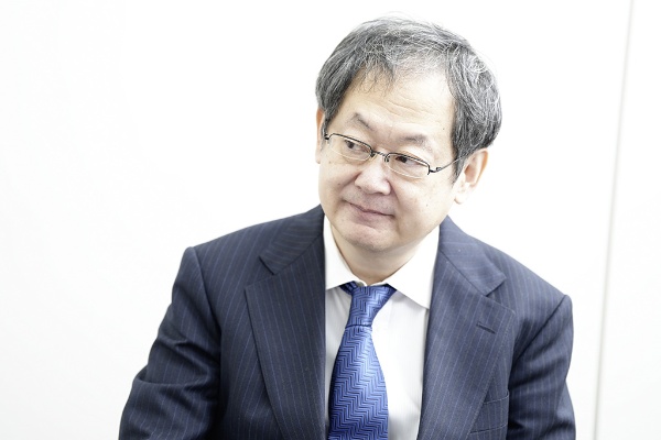 「清水さんのキャリアの中で、特に印象に残っている学びはありますか」と聞く守屋さん 「清水さんのキャリアの中で、特に印象に残っている学びはありますか」と聞く守屋さん