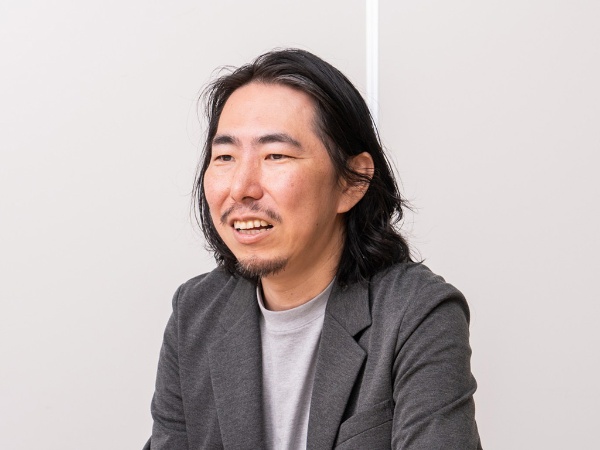 「IT業界では、エンジニアの8割、事務職の8~9割が不要になるという予測もある」と語る深津さん 「IT業界では、エンジニアの8割、事務職の8~9割が不要になるという予測もある」と語る深津さん