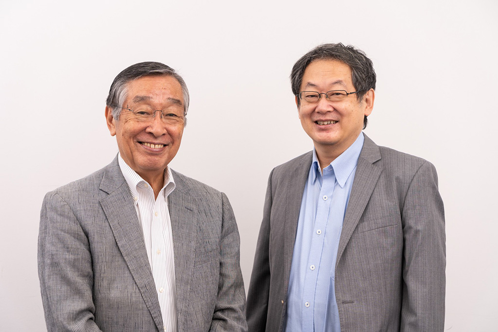 伊丹敬之さん（写真左）と守屋淳さん