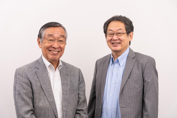 伊丹敬之さん(写真左)と守屋淳さん 伊丹敬之さん(写真左)と守屋淳さん