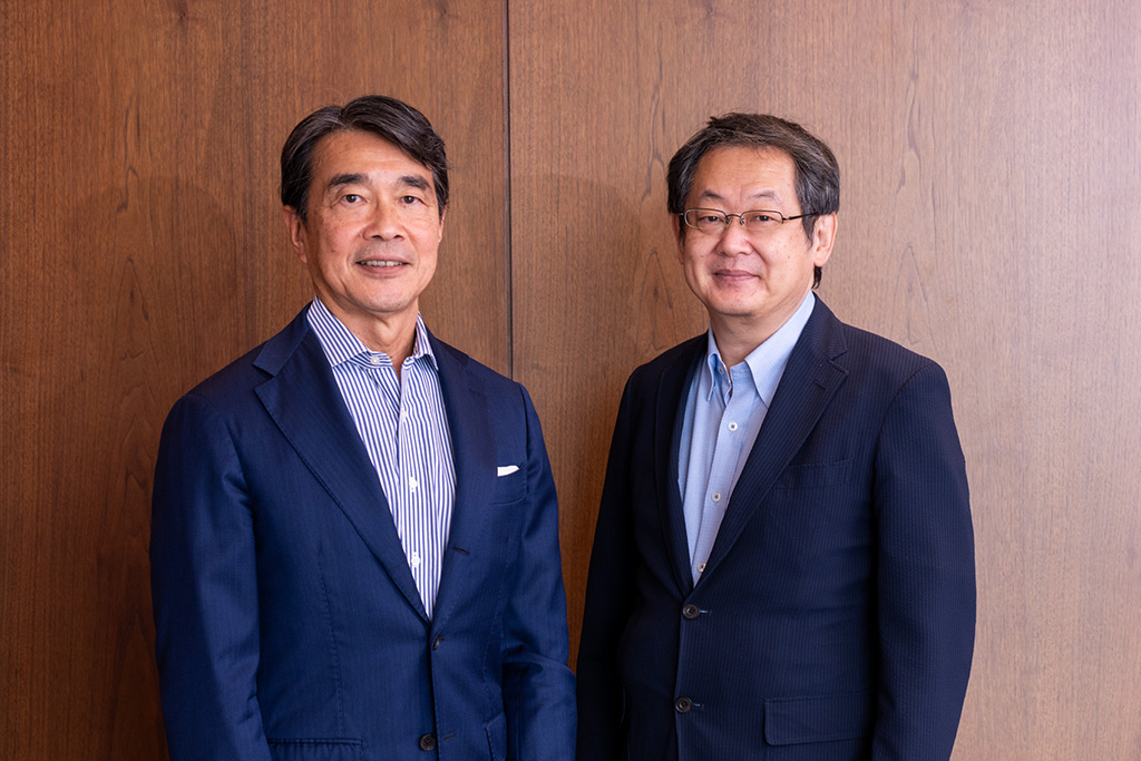 平野博文さん（写真左）と守屋淳さん