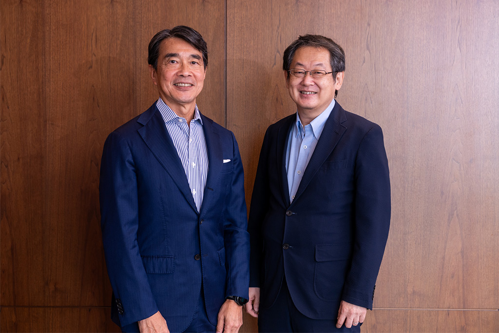平野博文さん（写真左）と守屋淳さん