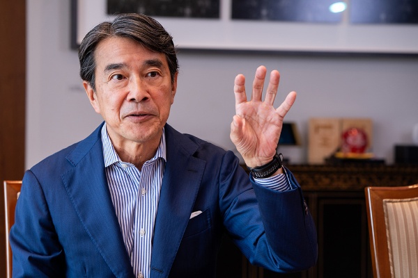 「これからの時代は『自分たちは何のために存在するのか』という問いが不可欠」と語る平野さん 「これからの時代は『自分たちは何のために存在するのか』という問いが不可欠」と語る平野さん