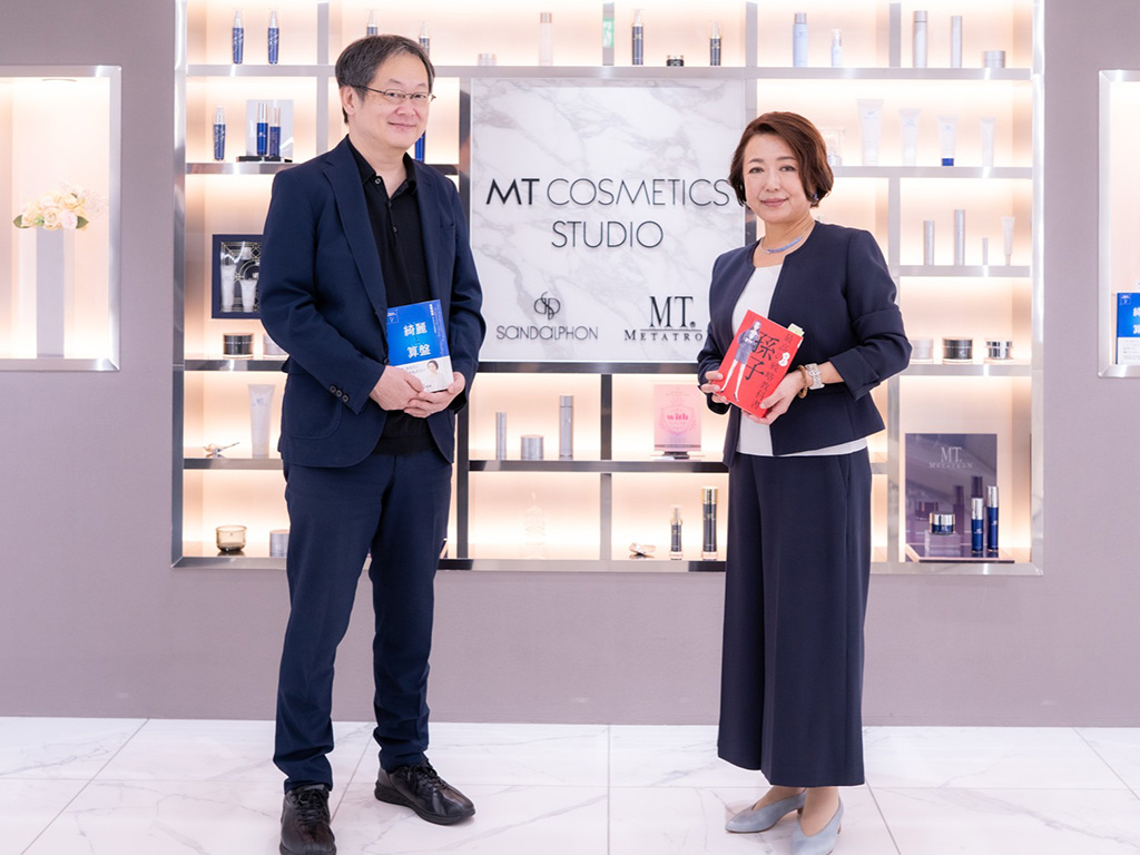板橋理恵さん（写真右）と守屋淳さん