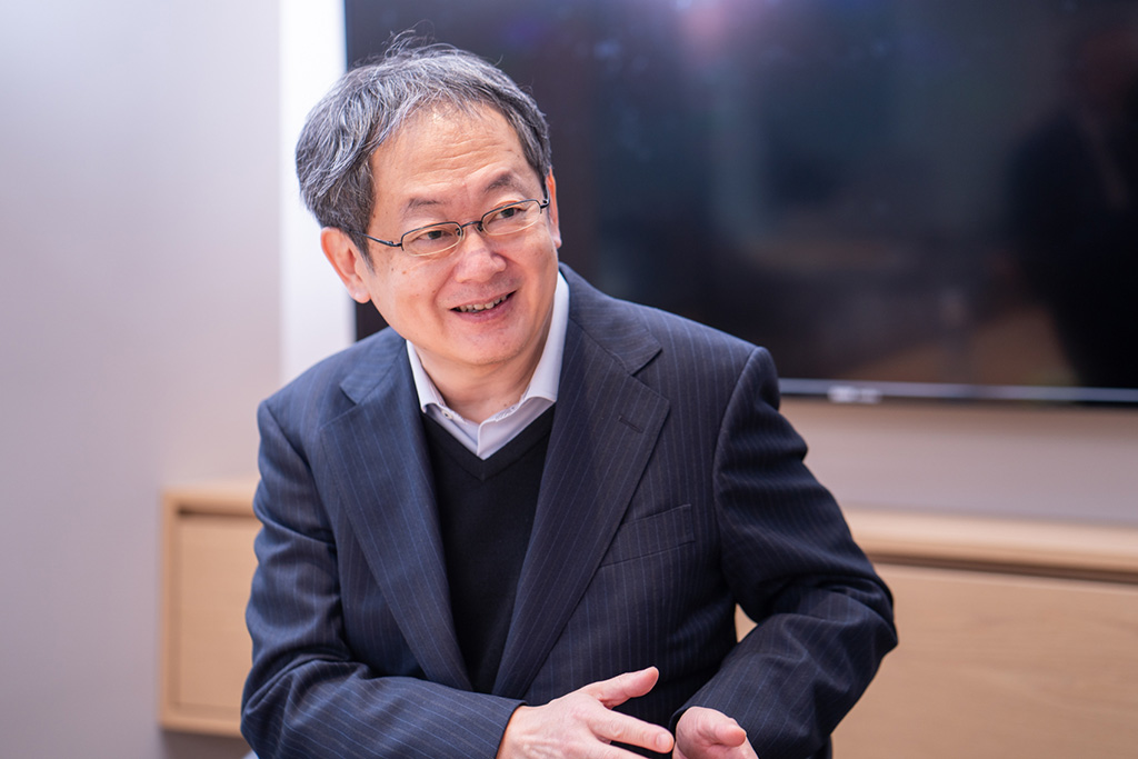 大塚さんが「STORYS.JP」から暗号資産の事業へと転換したきっかけを聞く守屋さん