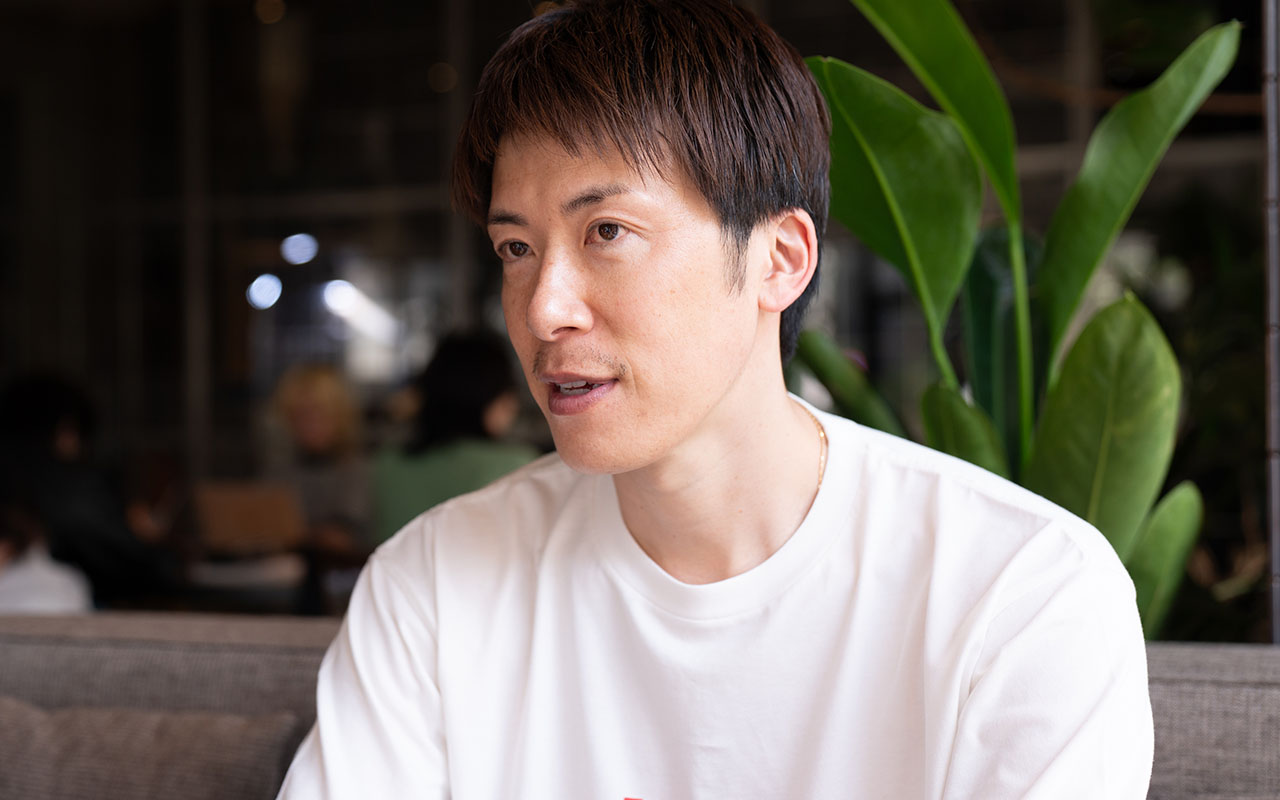 サッカー解説者の林陵平氏。2025年にJ1リーグや代表チームの監督を務めることができるJFA Proライセンスを取得した