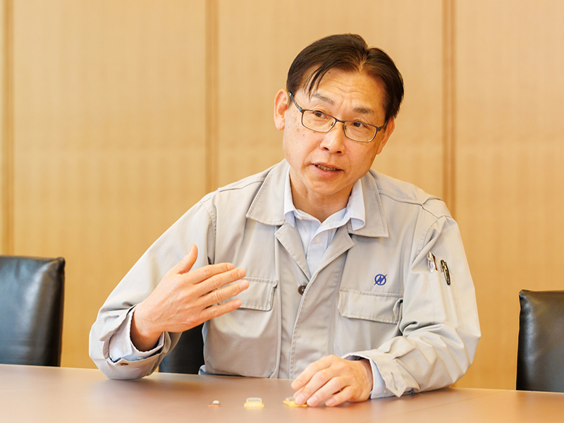 3人の素人で始めた日亜化学レーザー開発、なぜ突破口を見いだせたのか