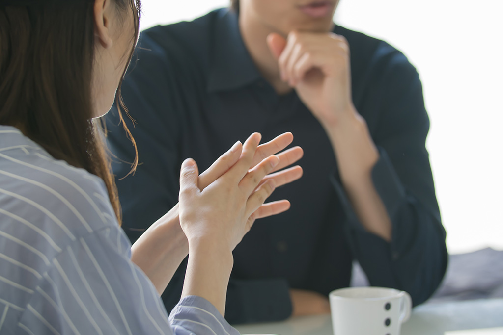 日々起きていることを誰かに共有できることで、親の負担感は軽減する。SNSでも非難ではなく共感が広がることが望ましい(写真:naka/stock.adobe.com) 日々起きていることを誰かに共有できることで、親の負担感は軽減する。SNSでも非難ではなく共感が広がることが望ましい(写真:naka/stock.adobe.com)