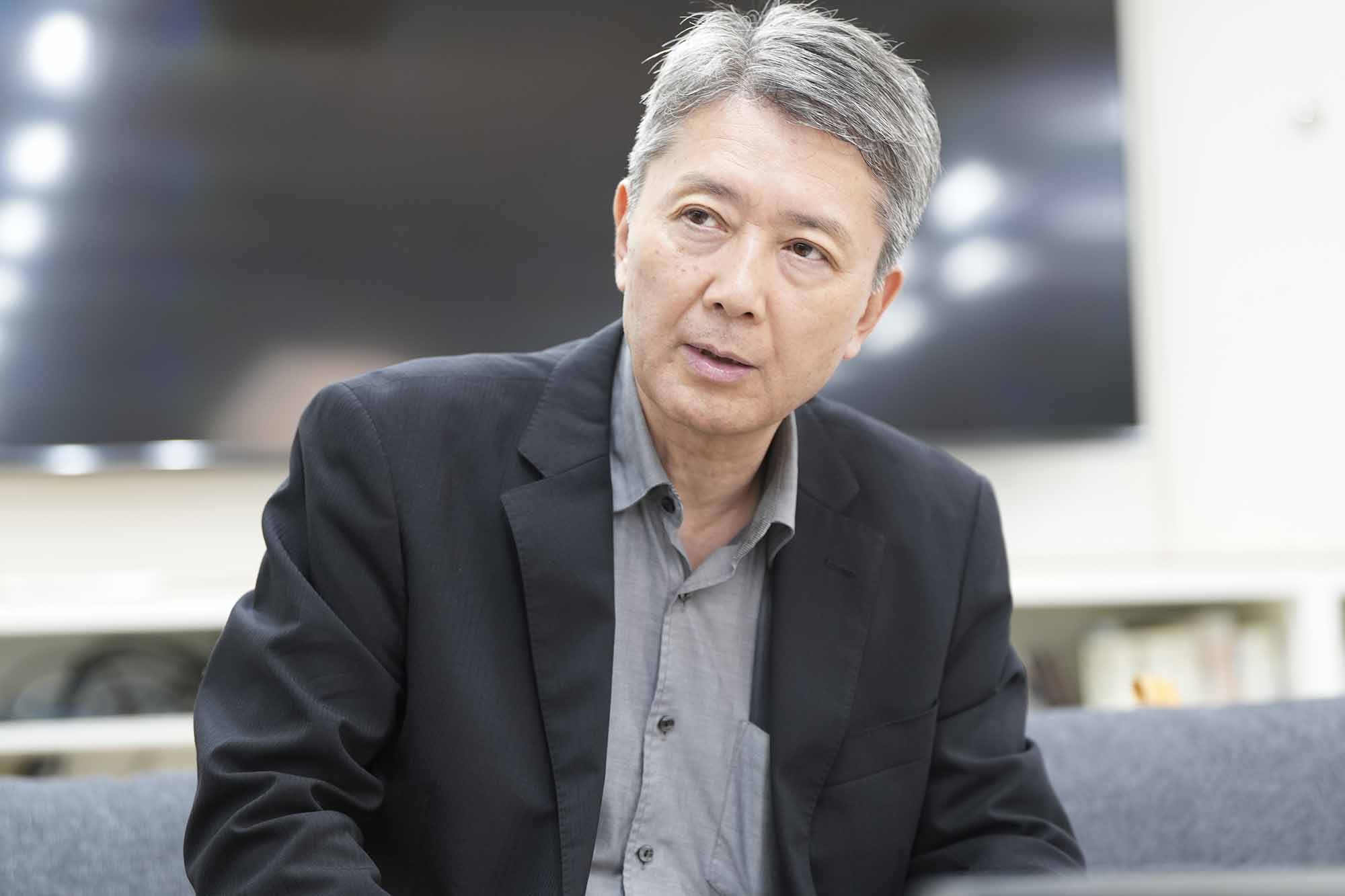 「出版業というのは本が売れなければ成り立たないのに、ベストセラーに対しては奇妙な距離感を是とする雰囲気があります」と話す横手拓治さん 「出版業というのは本が売れなければ成り立たないのに、ベストセラーに対しては奇妙な距離感を是とする雰囲気があります」と話す横手拓治さん