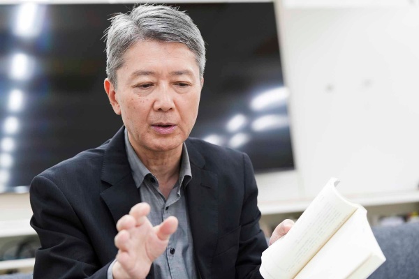 「初めての漫画のベストセラーは『のらくろ上等兵』でした」と話す横手さん 「初めての漫画のベストセラーは『のらくろ上等兵』でした」と話す横手さん