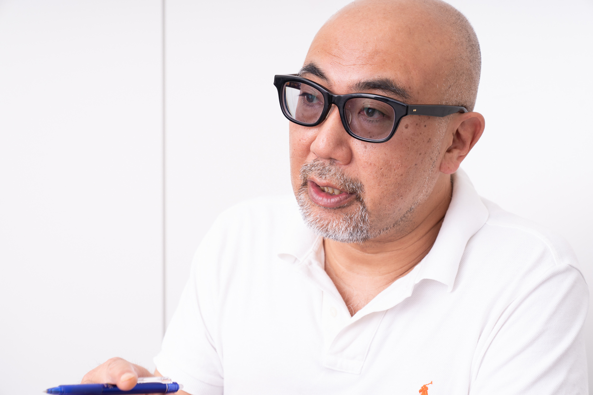 楠木建（くすのき・けん）一橋ビジネススクール教授<br>1964年、東京都生まれ。89年、一橋大学大学院商学研究科修士課程修了。一橋大学商学部助教授および同イノベーション研究センター助教授などを経て、2010年より現職。専門は競争戦略とイノベーション。著書に『ストーリーとしての競争戦略　優れた戦略の条件』『「好き嫌い」と経営』（以上、東洋経済新報社）、『絶対悲観主義』（講談社）など多数。