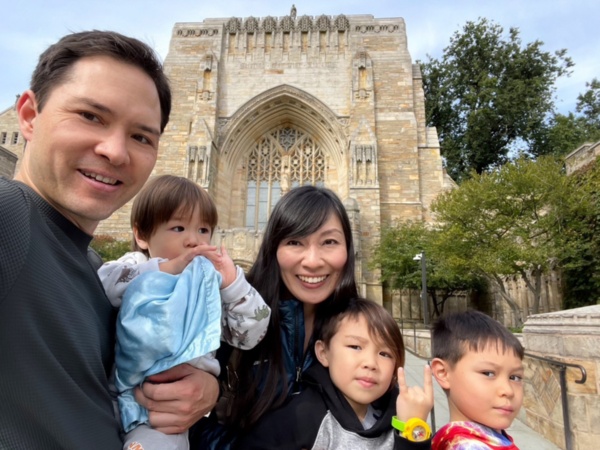 米国で夫と共に3人の子どもたちを育てる内田舞さん(写真:本人提供)