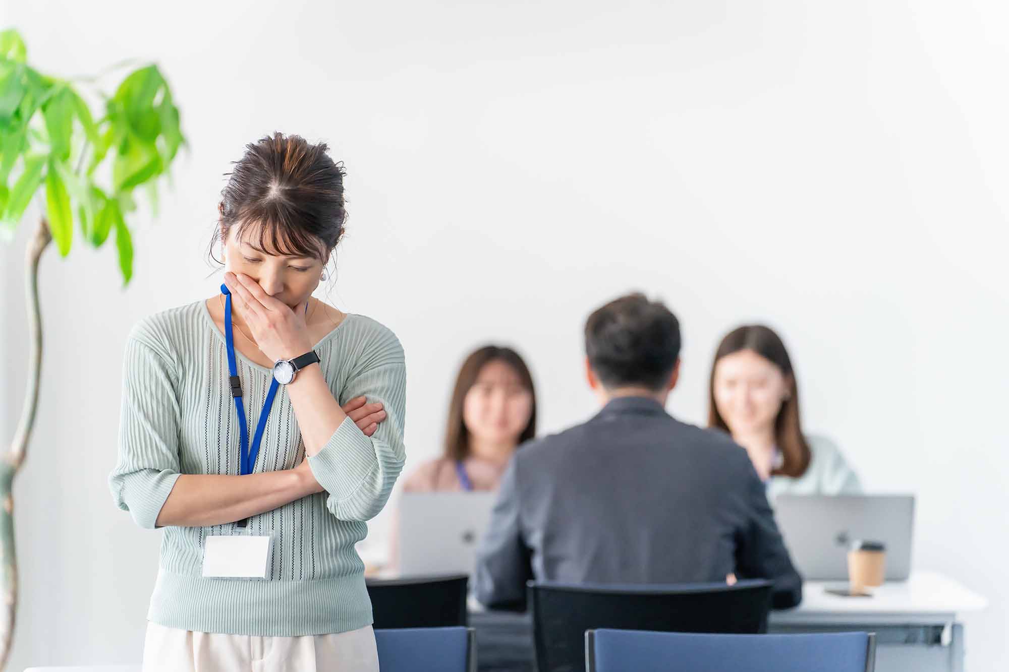 時短勤務することで「自分は迷惑をかけているのではないか」と罪悪感を持たされてしまうのも、社会的なガスライティングの一例。背景にはジェンダー不平等がある(写真:buritora/stock.adobe.com)