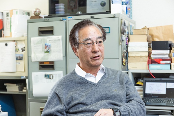 「研究をすればするほど、自然変動が大きいことが分かってきました」と話す田中博さん 「研究をすればするほど、自然変動が大きいことが分かってきました」と話す田中博さん