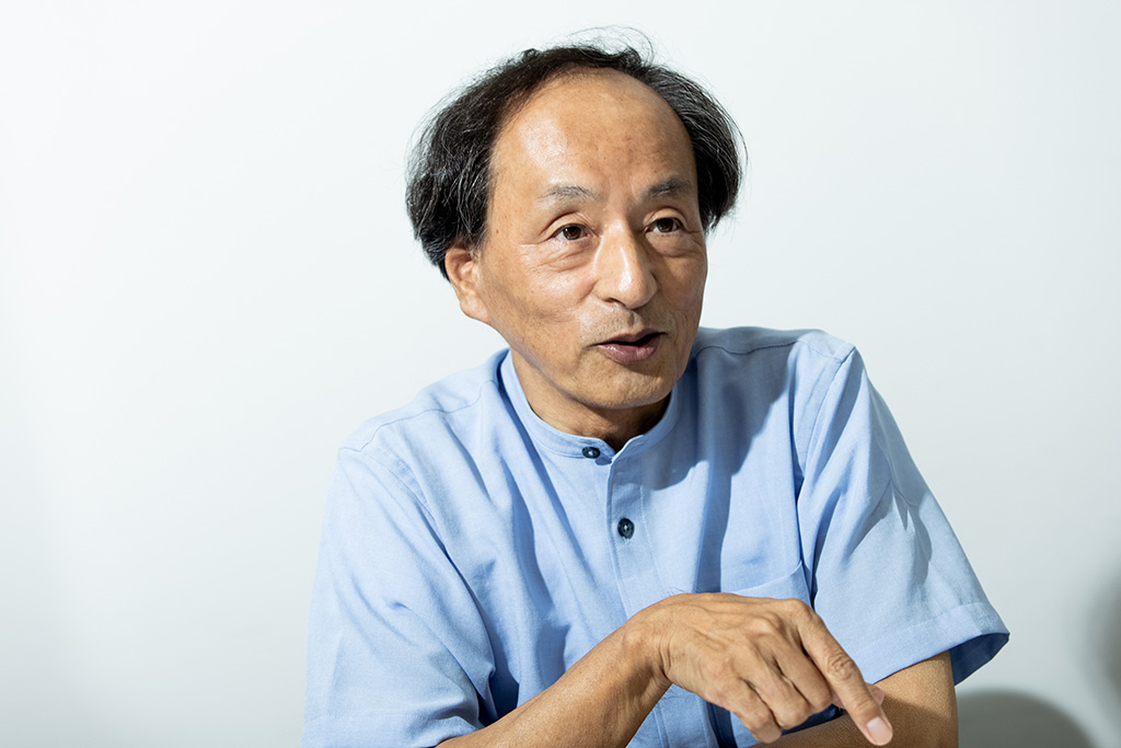 「メディアの論調が一色になってしまうのはよくありません」と語る小島さん 「メディアの論調が一色になってしまうのはよくありません」と語る小島さん