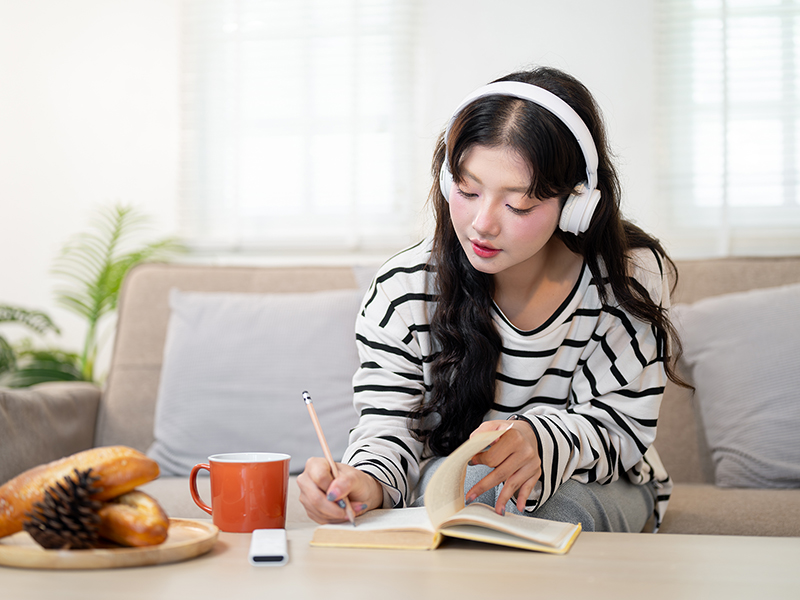 作家に向いている人は、緑色を9種類も言い換えられる