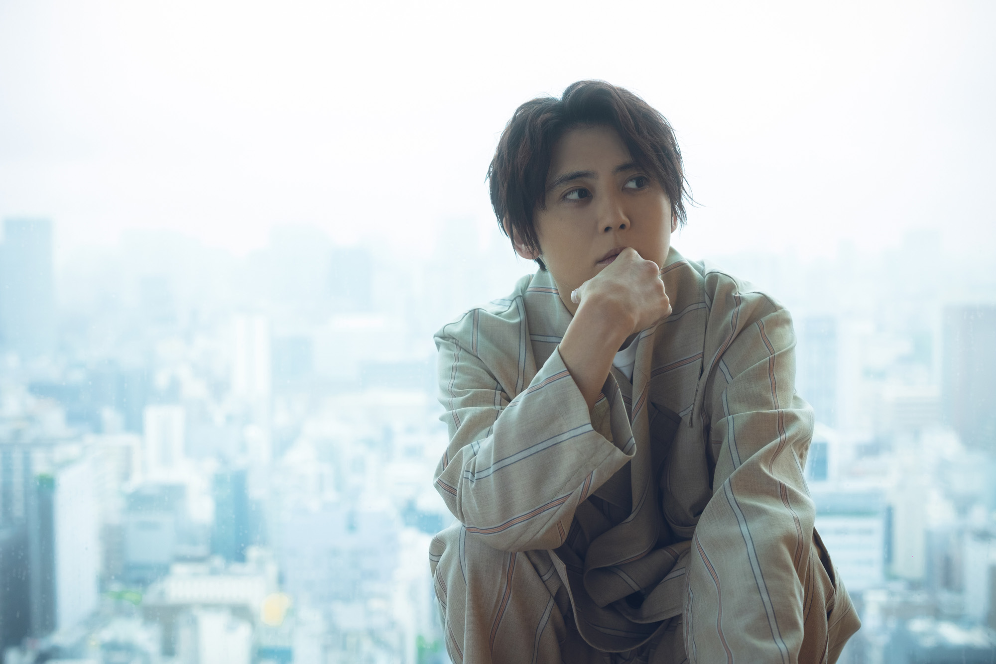 「演劇といえば、それまで10数人の役者でやるのがスタンダードというイメージがあったのですが、『赤鬼』に登場する役者の人数は、たったの4人。にもかかわらず、あれだけのドラマが出来上がることに感動しました」
