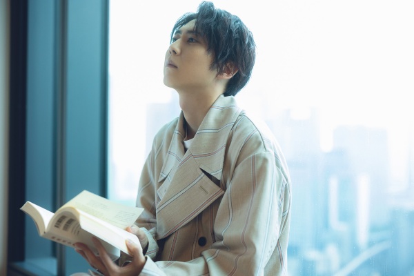 「慌ただしい毎日ではありますが、僕はそれでも『生きていること』を実感できているほうなんじゃないかと。僕の心の中では、いろんなことに対して、ちゃんと喜怒哀楽の気持ちが溢れています。そうやって溜め込んだものを、声のお芝居で解放している感覚ですかね」