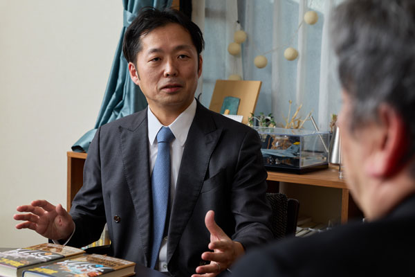 田中孝幸（たなか・たかゆき）　日本経済新聞社編集委員兼論説委員